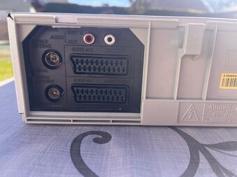Videopřehrávač LG LV4961 - 2