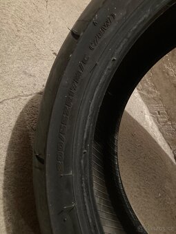 Prodám pneu 200/55-17 - 2