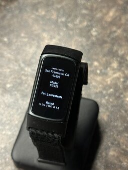 Chytrý náramek Fitbit Charge 5 černý 2 - 2