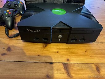 Xbox + ovladač, dva ovladače+ 3 hry - 2