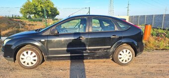 Ford Focus 1.8 benzin 2006 na náhradní díly nebo k opravě - 2