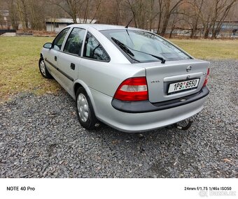 Opel Vectra 1.6i 16V - 2