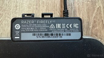 Razer Firefly V2 – herní podložka pod myš s RGB podsvícením - 2