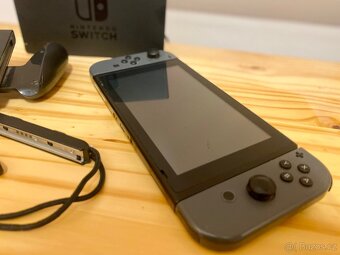 Nintendo Switch (model HAC-001) + příslušenství - 2