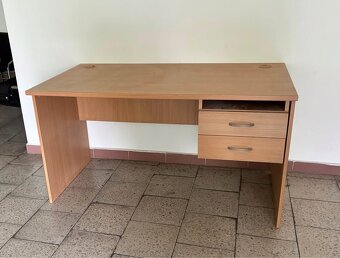 Pracovní stůl s vestavěnými šuplíky - 2