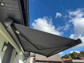 Markýza 4x3m s elektrickým pohonem a LED osvětlením - 2