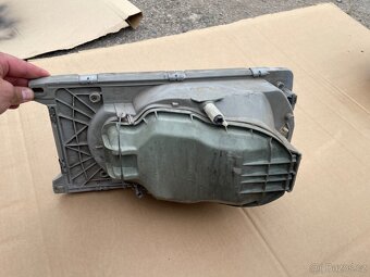 Přední světlo Mercedes W123 - 2