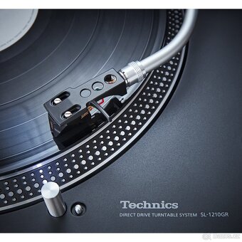 Technics SL-1210GR turntable - 2