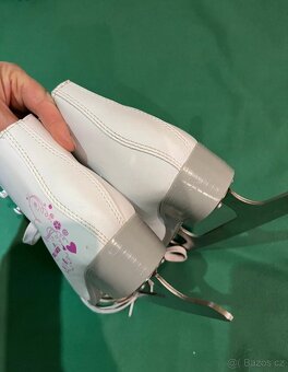 Dívčí lední brusle vel. 33 - 2