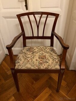 Prodám dvě stejná starožitná křesla - 2
