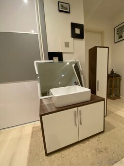 Nová koupelnová skříňka s umyvadlem - 2