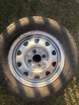 Zimní pneu i s disky na Škodu Felicii - 2