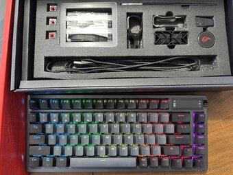 Asus ROG Azoth, herní, 75%, NX RED, Hot-swap, RGB LED, - 2