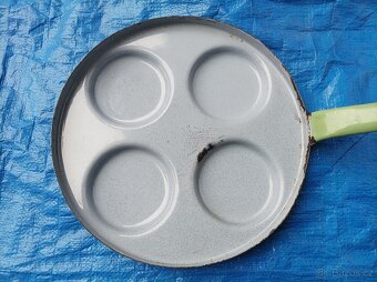 Smaltovaný zelený lívanečník - 2