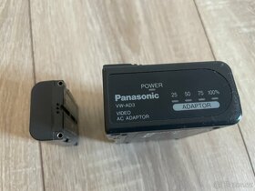 Stará nabíječka Panasonic VW-AD3E s baterii - 2
