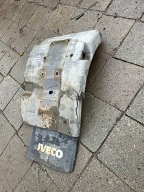Iveco EUROCARGO 120E23 pravý přední blatník 8142637 - 2