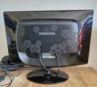 24" LCD monitor SAMSUNG 2433BW, 1920x1080, DVI, VGA - 2