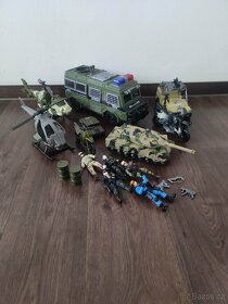 Vojenský set, transportér, vrtulníky, tank, Jeep a vojáci - 2