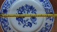 Porcelánový talíř, pravý cibulák(Thun). - 2