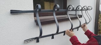 Kované držáky na truhlíky na okna - 2