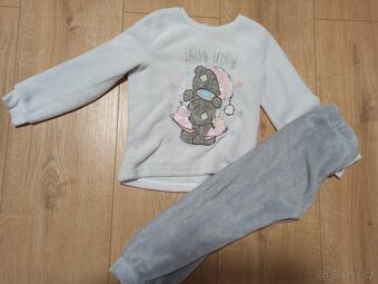 Dívčí pyžamo vel. 122 - 2