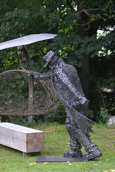 Gentleman s deštníkem - 2