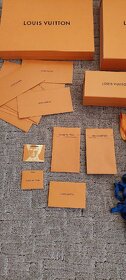 Krabice a stuhy Louis Vuitton - 2