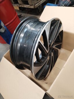 Prodám Hliníkový disk hyundai tuscon - 2