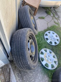 Prodám kola na Peugeot 307na plecháčích - 2