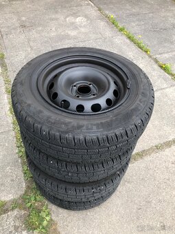Prodám sadu zimních pneumatik Rosava 195/70/r15C - 2