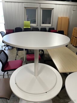 Kulatý stůl Steelcase - 2