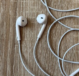 Sluchátka Apple EarPods Lightning (záruka do května 2027) - 2