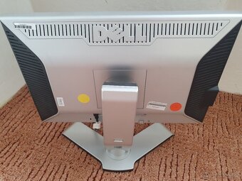 Dell UltraSharp 2208WFPt – 22″ LCD monitor (WSXGA+) - 2