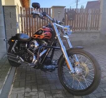 Harley Davidson Dyna Wide Glide s hromadou doplňků - 2