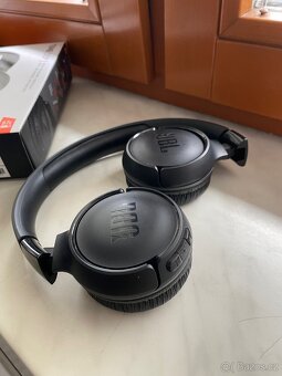 bezdrátová sluchátka JBL tune 520BT - 2