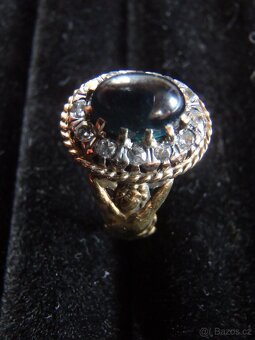 Starožitný zlatý 21,6K prsten se safírem a diamanty. - 2