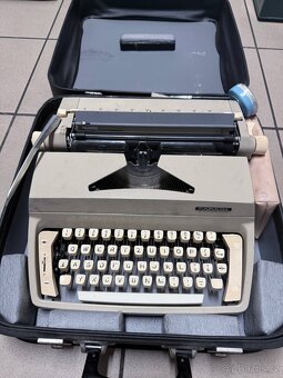 Psací stroj Consul (ČSSR) – plně funkční, ve velmi dobrém st - 2