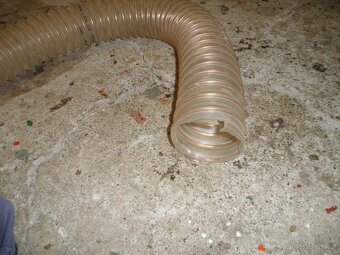 Hadice - k odsávání pilin. - 2