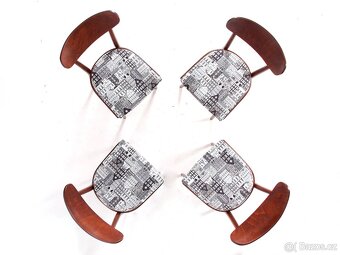 Přečalouněné jídelní židle TON Banana. - 2