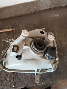 PRÁVA LAMPA NA SUZUKI WAGON - 2