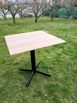 Samovyrovnávací venkovní stůl - 2