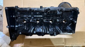 BMW 320d N47 – originální ventilový dekl (1 rok starý) - 2