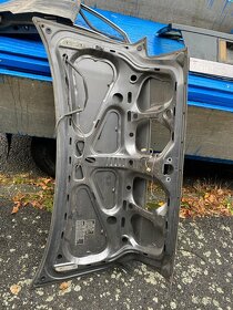 Lancia Thema zadní kapota - 2