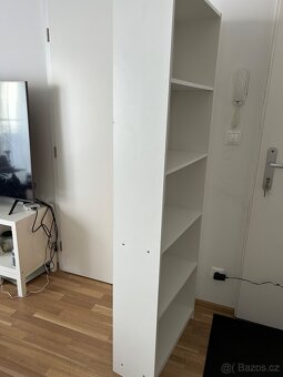Bílá knihovna IKEA - 2