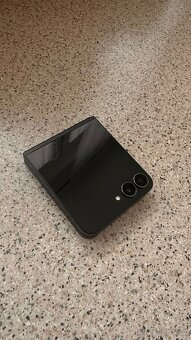 Samsung Galaxy Z Flip 7 FE - 2