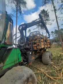 Vyvážečka John Deere 1110E - 2