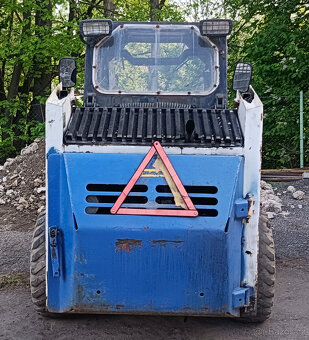 Smykový nakladač bobcat 743 - 2
