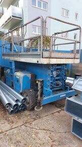 SLEVA Prodáme dieselovou nůžkovou plošinu Haulotte H18SDX - 2