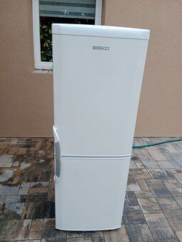 Lednice s mrazakem Beko - 2