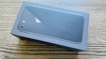 Mobilní telefon Apple iPhone 8 64GB šedý, CZ distribuce - 2